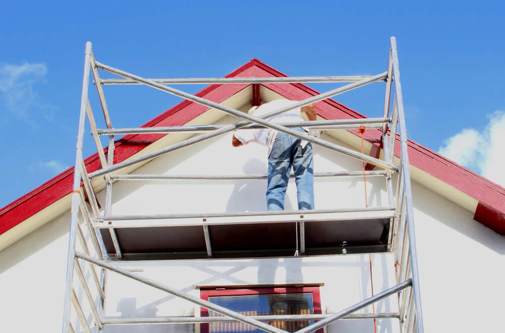 Buitenschilderwerk via een steiger